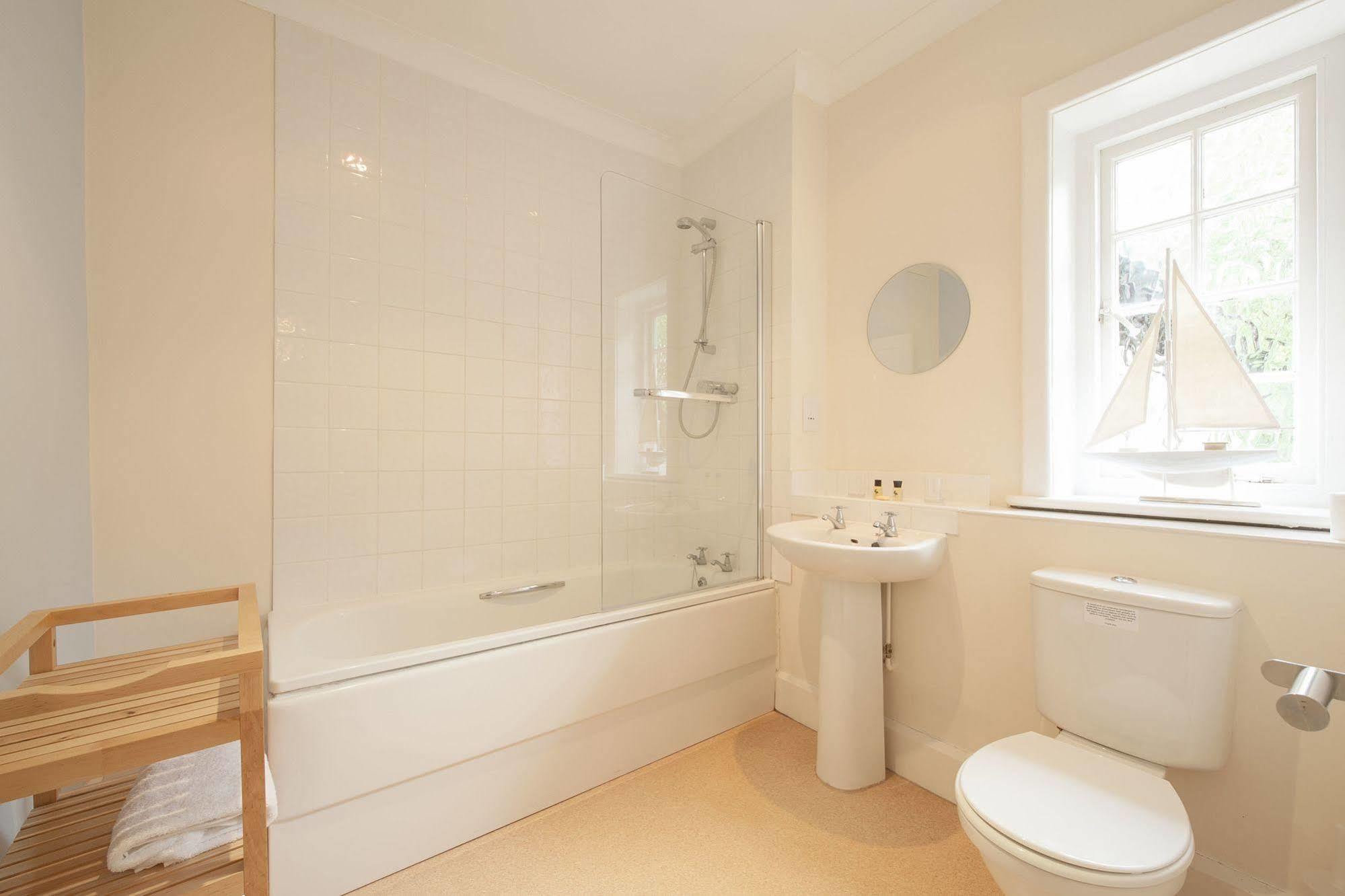 The Fishbourne Bed & Breakfast Fishbourne  Екстериор снимка