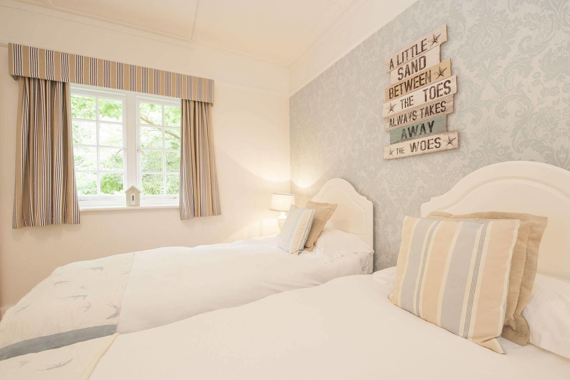 The Fishbourne Bed & Breakfast Fishbourne  Екстериор снимка